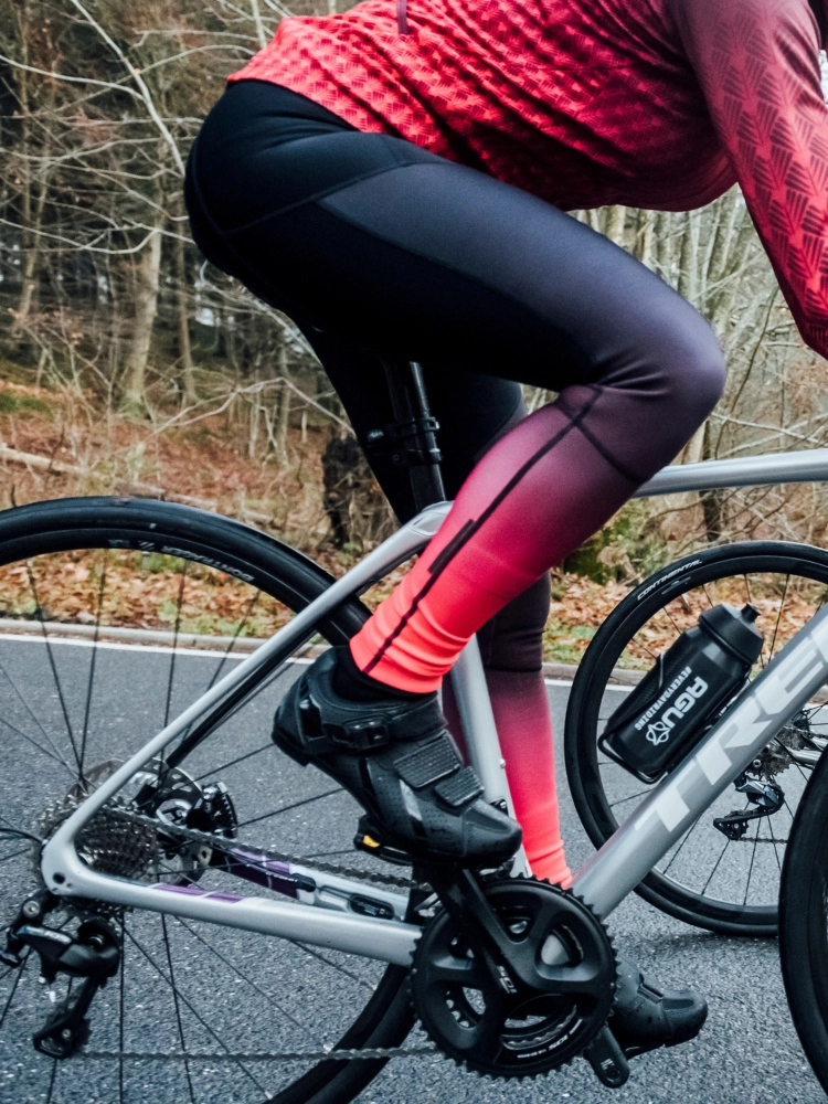 AGU Prime Gradient Bibtight Trend Fietsbroek - Dames Coral Red - Afbeelding 3